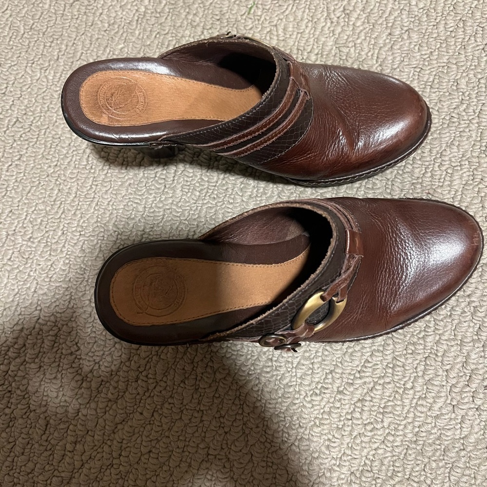 Brown Leather Heels with Decorative Strap